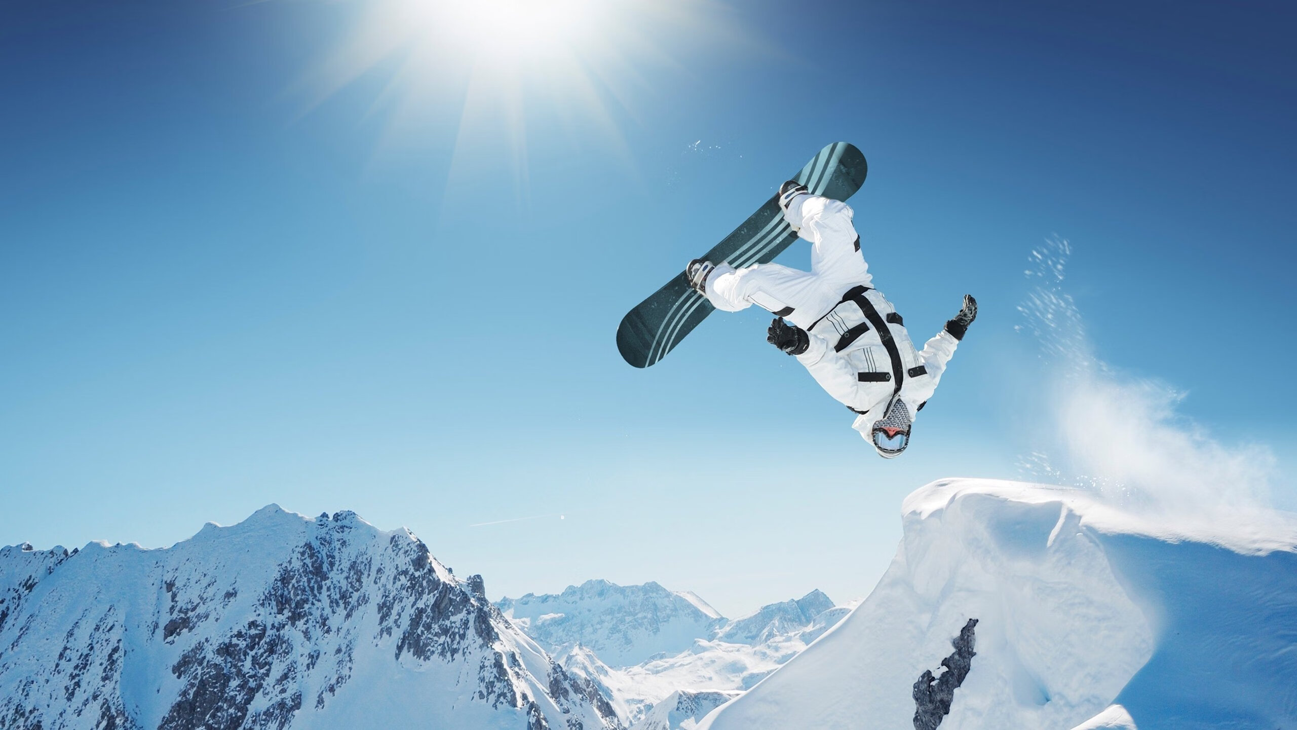 德赢vwin首页(官方)网站下载安装-_荒野越野+露营：户外探索的极限体验_，越野车露营